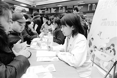 蘭州大學(xué)第一醫(yī)院舉行“新年！新高度！”兒童保健義診活動(dòng)