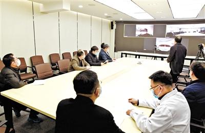 蘭大校長嚴(yán)純?nèi)A等視頻連線蘭大一院、二院支援湖北醫(yī)療隊(duì)員
