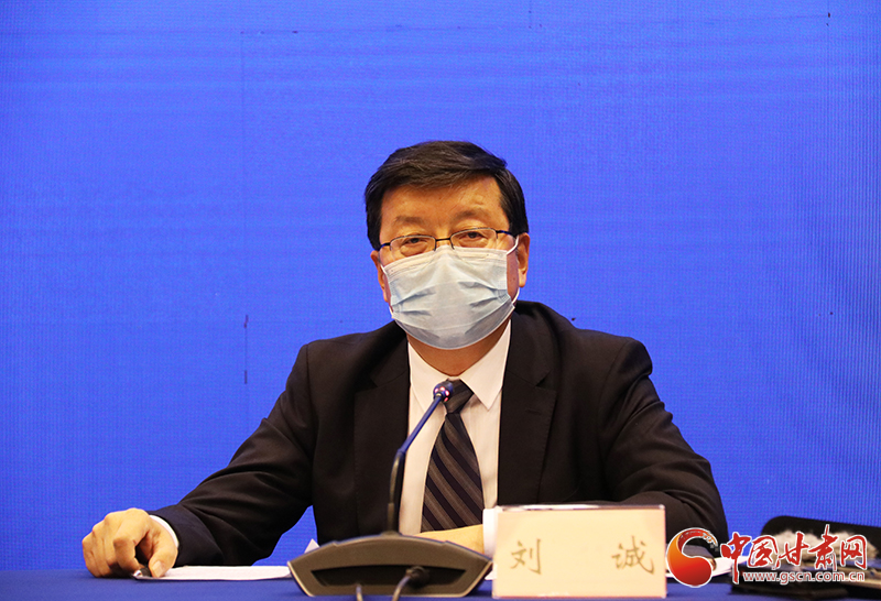 甘肅省人社廳：落實(shí)落細(xì)“四個(gè)確?！贝胧?實(shí)現(xiàn)貧困人口基本養(yǎng)老保險(xiǎn)全覆蓋（圖）