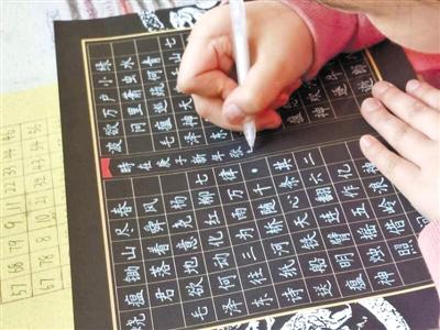 驚艷！9歲小女娃手寫“印刷體”字帖