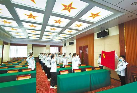 一次難得的黨課——甘肅第二、第三批援鄂醫(yī)療隊(duì)預(yù)備黨員宣誓儀式側(cè)記
