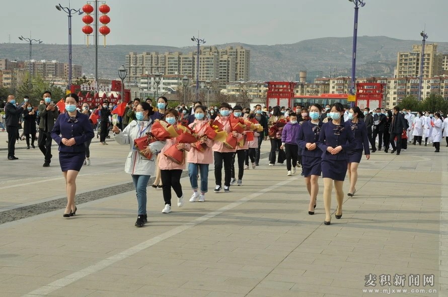 不辱使命 英雄凱旋！麥積區(qū)馳援武漢5名醫(yī)務人員回家了
