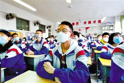 甘肅省初三和高一、高二年級(jí)學(xué)生昨日開(kāi)學(xué) 青春校園又聞瑯瑯讀書(shū)聲