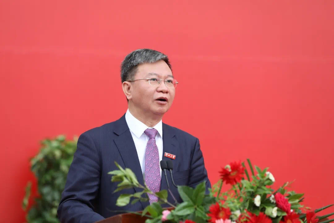 蘭州大學(xué)校長嚴(yán)純?nèi)A寄語2020屆本科畢業(yè)生：做敢擔(dān)當(dāng)、能擔(dān)當(dāng)、有擔(dān)當(dāng)?shù)娜?>
        </a><em>蘭州大學(xué)校長嚴(yán)純?nèi)A寄語2020屆本科畢業(yè)生：做敢擔(dān)當(dāng)、能擔(dān)當(dāng)、有擔(dān)當(dāng)?shù)娜?/em></li>
    <li><a  target=