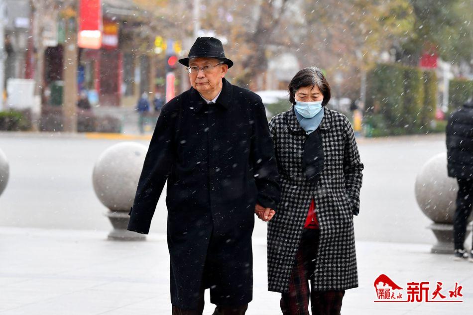 初雪來了！一起在天水街頭，共赴“白頭”！