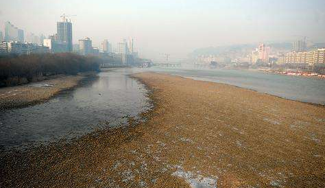 市民：黃河水位大降會(huì)不會(huì)影響供水？ 水務(wù)部門：枯水期流量偏小屬于正?，F(xiàn)象
