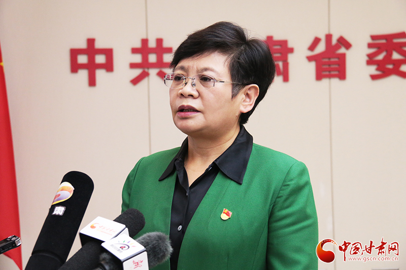 【擔(dān)使命 聚同心 促巨變 省直部門落實(shí)脫貧攻堅責(zé)任工作紀(jì)實(shí)】甘肅：1822名在脫貧攻堅中表現(xiàn)突出的干部得到提拔重用