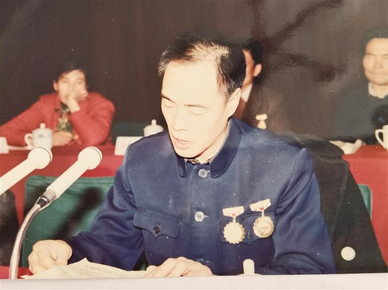 尋訪百名先鋒黨員  他用13年的時(shí)間完成28年的工作量——記“刀具大王”、全國(guó)勞模、蘭州通用機(jī)器廠工人技師蘆聚才