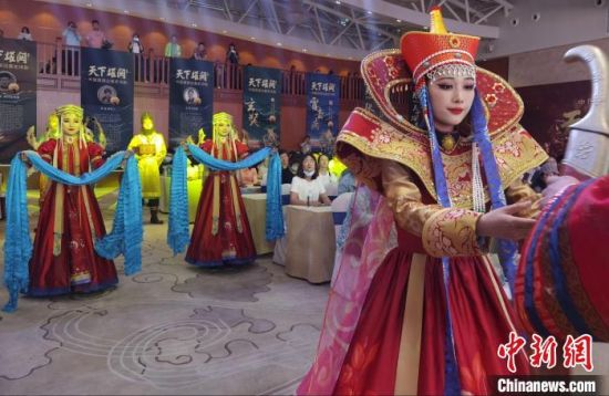 圖為中國首部邊塞史詩劇《天下雄關(guān)》首演發(fā)布會(huì)現(xiàn)場?！〈蘖?攝