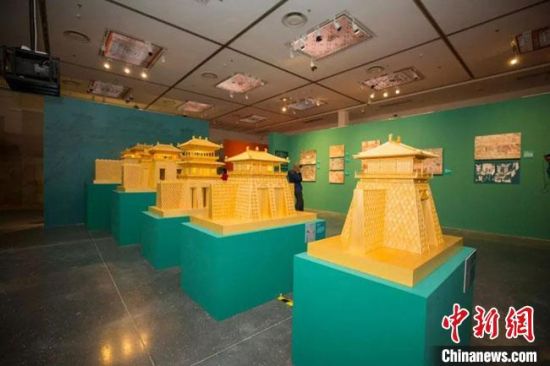 圖為呈現(xiàn)敦煌壁畫中的建筑和園林之美的復(fù)原模型。(資料圖) 敦煌研究院供圖