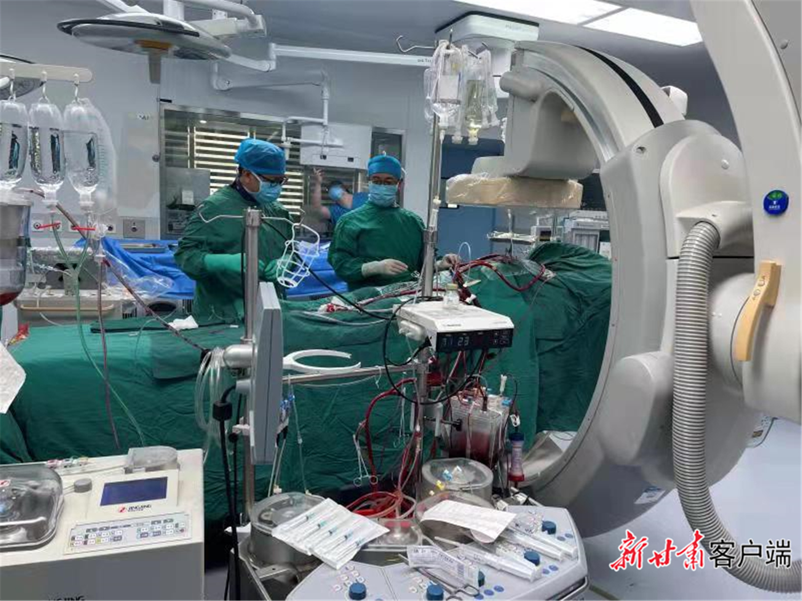 填補省內(nèi)空白，蘭大一院連續(xù)完成“一站式”雜交手術