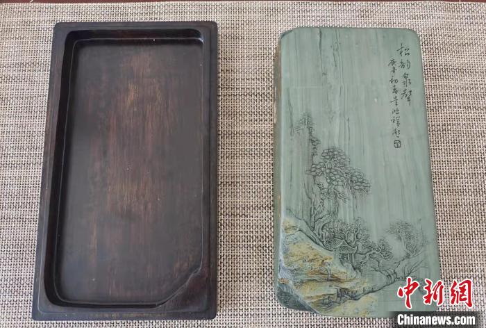 圖為盧保勝為提升洮硯文化內(nèi)涵，制作“一硯一銘、一盒一拓”成品展示?！堟?攝