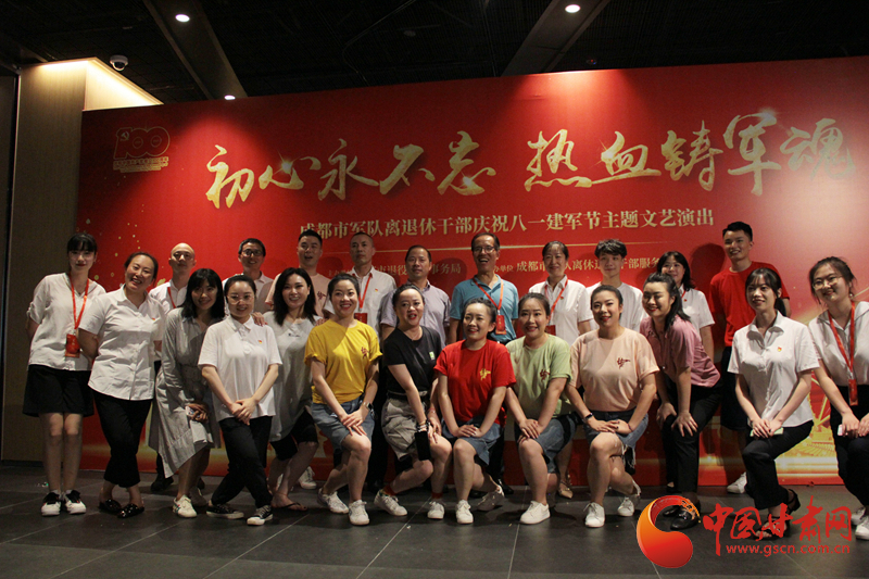 【蘭大新聞學(xué)子重走西北角】不變的軍旅情，不滅的舞臺(tái)夢(mèng)——記原成都軍區(qū)政治部戰(zhàn)旗文工團(tuán)國家一級(jí)演員楊思遠(yuǎn)
