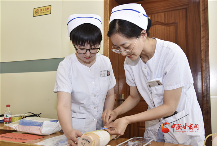 解聘哺乳期女工，違法！法院判決用人單位承擔雙倍賠償
