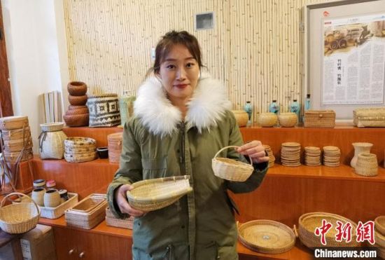 40多種精小玲瓏、純手工制作的新型盛食容器、居家工藝品等，每一件都令人愛不釋手?！●T志軍 攝