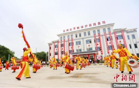 2021年6月30日，蘭州太平鼓教育保護實踐基地啟動儀式在蘭州新區(qū)舉行。(資料圖) 高展 攝