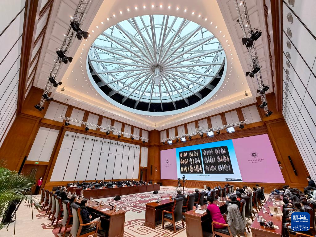 3月18日，“中國社會(huì)科學(xué)院考古學(xué)論壇·2021年中國考古新發(fā)現(xiàn)”進(jìn)行入選項(xiàng)目報(bào)告環(huán)節(jié)（手機(jī)照片）。