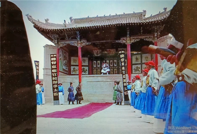 電影《新龍門客?！菲^之關(guān)城清代戲臺(tái)特寫
