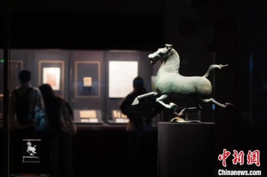 甘肅省博物館展出的“銅奔馬”。
