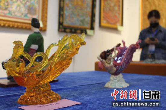 圖為敦煌飛天造型的作品。徐雪 攝