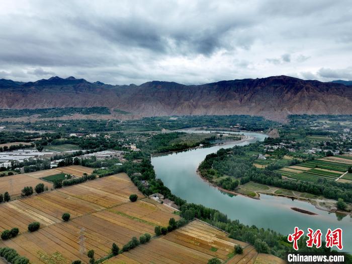 圖為黃河岸畔景色。(資料圖) 李玉峰 攝