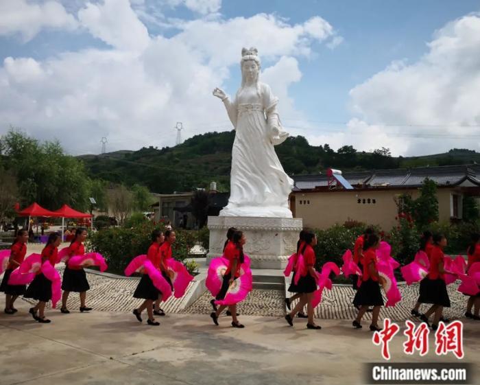 甘肅省西和縣乞巧節(jié)活動(dòng)。殷春永 攝