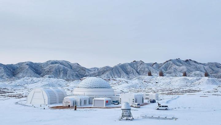 2023年12月14日拍攝的甘肅省金昌市“火星1號基地”雪后景象。新華社發(fā)(李婷 攝)