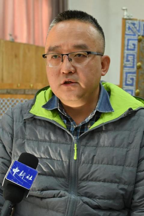謝焱，甘肅省文物考古研究所副研究館員、考古研究二部主任、田野考古項(xiàng)目負(fù)責(zé)人。主持參與了張家川馬家塬戰(zhàn)國(guó)西戎墓地、臨潭磨溝齊家文化墓地等20多項(xiàng)考古調(diào)查、發(fā)掘工作，曾獲得中國(guó)國(guó)家文物局田野考古二、三等獎(jiǎng)，“十二五”文物保護(hù)科學(xué)和技術(shù)創(chuàng)新二等獎(jiǎng)等榮譽(yù)。