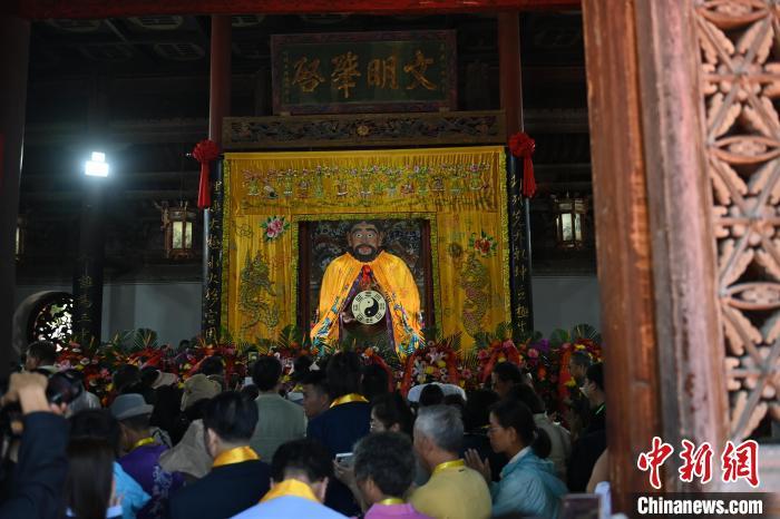 6月21日，2024(甲辰)年公祭中華人文始祖伏羲大典在甘肅天水舉行，來自海峽兩岸及港澳地區(qū)約500人現(xiàn)場共祭中華人文始祖伏羲。中新社記者 李亞龍 攝