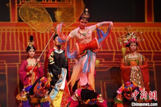 2023年第六屆敦煌文博會(huì)期間，系列演藝上演。(資料圖)李亞龍 攝
