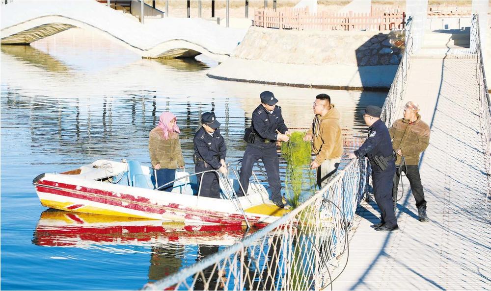 安定公安向蟹農(nóng)宣講反詐知識