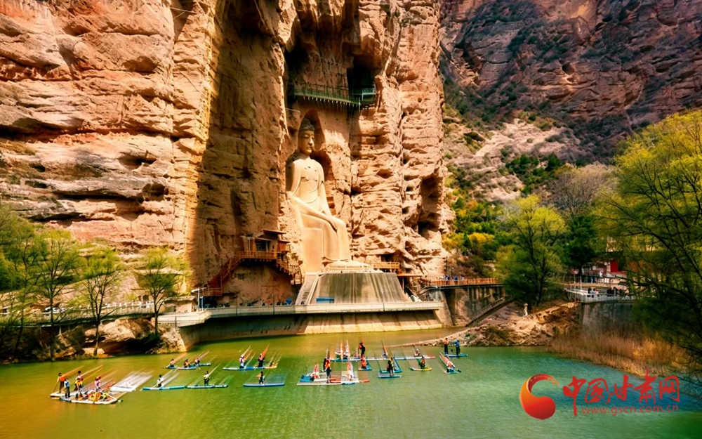 春動隴原丨永靖：千年石窟前，槳板劃開春日碧波 